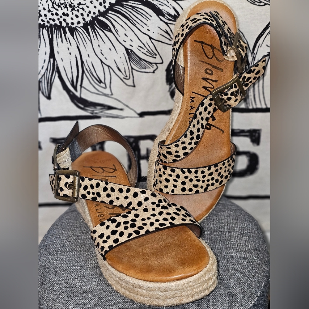 EUC Blowfish Women's Spotted Cheetah Cream and Black Sandals Sz 7